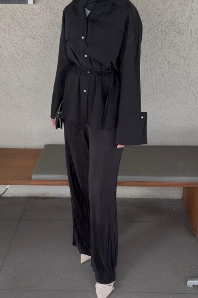 Kol Detaylı Siyah Gömlek